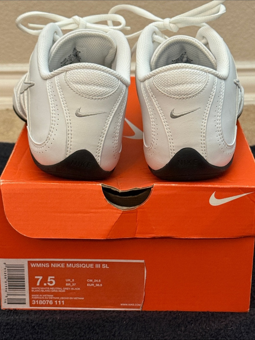 Women’s Nike Musique III SL Sneakers - Picture 4 of 9